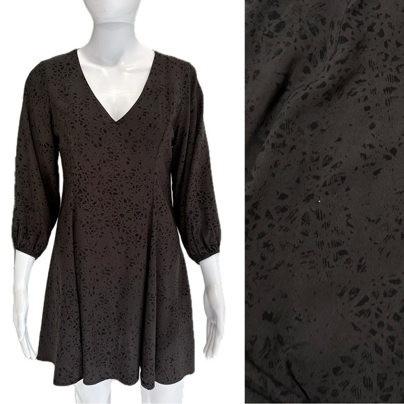 Z SUPPLY Drew Stamped Mini Skater Dress Size XS Black 3/4 Sleeve Patterned Vneck - Picture 1 of 13